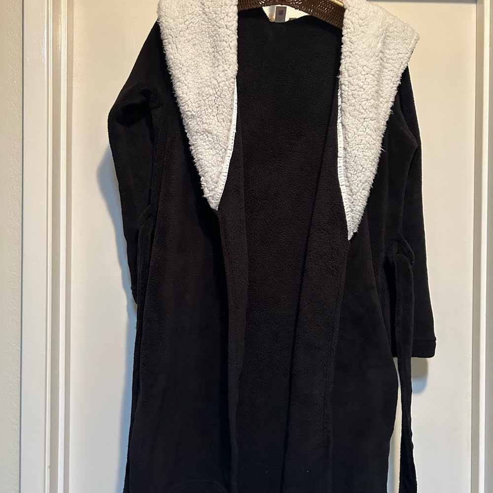 Victoria Secret Soft Comfy Robe - Picture 8 of 9